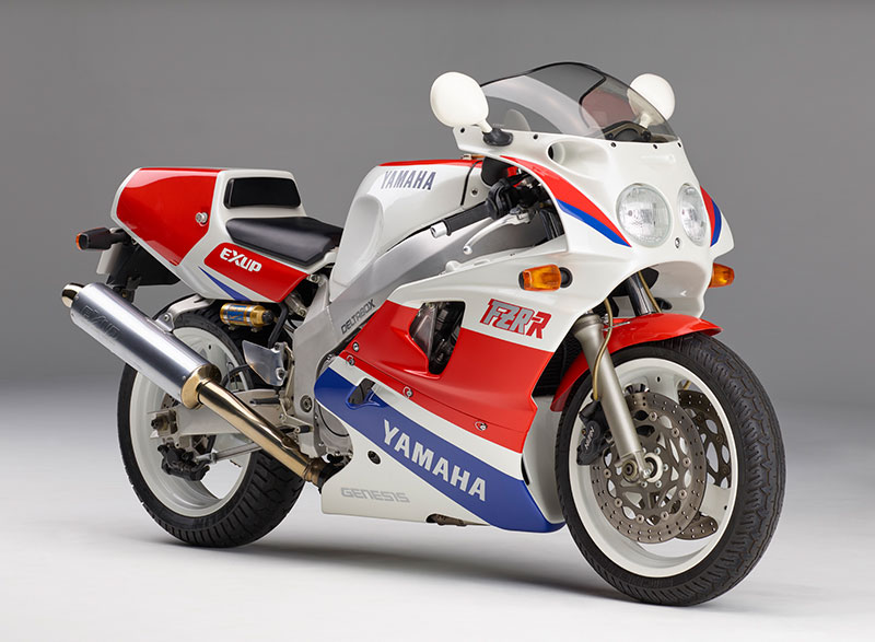 Yamaha FZR750R OW 01