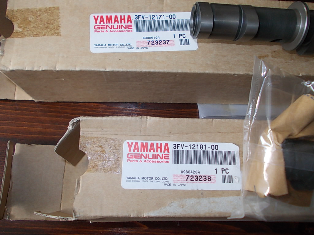 Yamaha FZR750R OW 01 camshafts