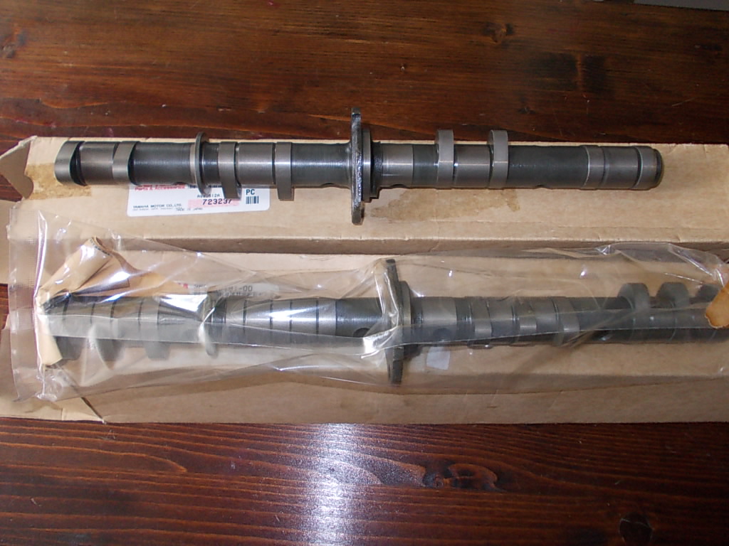 Yamaha FZR750R OW 01 camshafts